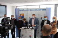 Zväčšiť fotografiu - Štáb odporučil sprísnenie opatrení v nemocniciach i prímestskej autobusovej doprave - IMG_8749
