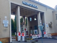 Zväčšiť fotografiu - Štáb odporučil sprísnenie opatrení v nemocniciach i prímestskej autobusovej doprave - image5