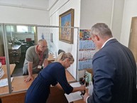 Zväčšiť fotografiu - Takmer 35 tisíc podpisov dnes odovzdali na ministerstve zdravotníctva - 20230626_132213