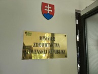 Zväčšiť fotografiu - Takmer 35 tisíc podpisov dnes odovzdali na ministerstve zdravotníctva - 20230626_132429