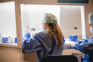 Zväčšiť fotografiu - Tento víkend očkuje župa poslednýkrát vakcínou od výrobcu astrazeneca - TSK_Otvorenie VKOC Trenčín-1