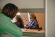 Zväčšiť fotografiu - Tento víkend očkuje župa poslednýkrát vakcínou od výrobcu astrazeneca - TSK_Otvorenie VKOC Trenčín-201