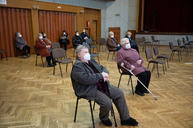 Zväčšiť fotografiu - Trenčianska župa pomáha s očkovaním priamo v obciach - 20211127_BOSACA_ockovanie_015w