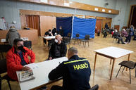 Zväčšiť fotografiu - Trenčianska župa pomáha s očkovaním priamo v obciach - 20211127_BOSACA_ockovanie_017w