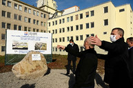 Zväčšiť fotografiu - V bojnickej nemocnici začala výstavba nového urgentného príjmu - 20201118_BOJ_nemocnica_011w