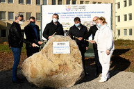 Zväčšiť fotografiu - V bojnickej nemocnici začala výstavba nového urgentného príjmu - 20201118_BOJ_nemocnica_019w
