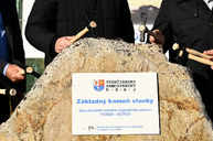 Zväčšiť fotografiu - V bojnickej nemocnici začala výstavba nového urgentného príjmu - 20201118_BOJ_nemocnica_021w
