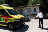 Zväčšiť fotografiu - V myjavskej nemocnici uviedli do života nové sanitné vozidlo rlp - 20200710_MY_NsP_sanitka_040w