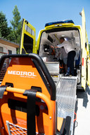 Zväčšiť fotografiu - V myjavskej nemocnici uviedli do života nové sanitné vozidlo rlp - 20200710_MY_NsP_sanitka_055w