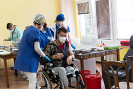 Zväčšiť fotografiu - V najväčšom župnom zariadení sociálnych služieb sa podávala tretia dávka vakcíny - TSK_CSS Bôrik_3.dávka_mini (24 of 48)