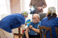 Zväčšiť fotografiu - V najväčšom župnom zariadení sociálnych služieb sa podávala tretia dávka vakcíny - TSK_CSS Bôrik_3.dávka_mini (9 of 48)