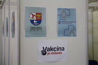 Zväčšiť fotografiu - Veľkokapacitné krajské očkovacie centrá premiérovo očkujú už aj vakcínou pfizer/biontech - IMG_0042