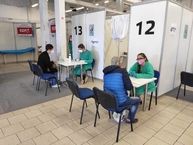 Zväčšiť fotografiu - Veľkokapacitné krajské očkovacie centrá premiérovo očkujú už aj vakcínou pfizer/biontech - IMG_20210501_093714
