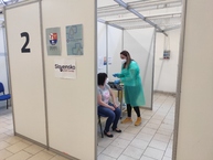 Zväčšiť fotografiu - Víkendové očkovanie vo vkoc vakcínou comirnaty pokračuje aj bez objednania - Očkovanie_05-1 (109)