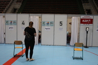 Zväčšiť fotografiu - Víkendové očkovanie vo vkoc vakcínou comirnaty pokračuje aj bez objednania - Očkovanie_05-1 (66)