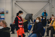 Zväčšiť fotografiu - Vkoc v trenčíne a prievidzi budú najbližší víkend očkovať len pfizerom - TSK_Otvorenie VKOC Trenčín-91