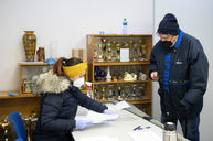 Zväčšiť fotografiu - Výjazdové tímy župných nemocníc spolu s vkoc podal za sobotu viac ako 1 200 dávok vakcín - 20211204_BREZOVA_POD_BRADLOM_ockovanie_029w