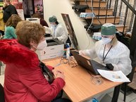 Zväčšiť fotografiu - Výjazdové tímy župných nemocníc spolu s vkoc podal za sobotu viac ako 1 200 dávok vakcín - 261246737_603815527507418_7198733742237942207_n