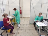 Zväčšiť fotografiu - Župa bude opäť očkovať aj bez registrácie - Očkovanie_05-1 (131)