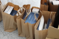 Zväčšiť fotografiu - Župa neustále zásobuje lekárov aj zariadenia sociálnych služieb ochrannými pomôckami - distribucia_OOPP_ZSS_MAJ