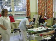 Študenti strednej odbornej školy v novákoch darovali krv - 3