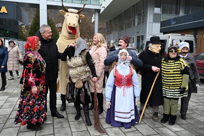 Námestie kúpeľného mesta ožilo fašiangovými slávnosťami