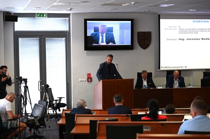 XXVII. zasadnutie Zastupiteľstva TSK: Poslanci rokovali o volebných obvodoch aj voľbe nového hlavného kontrolóra kraja