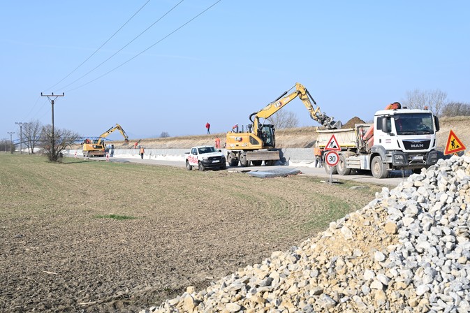 Výstavba predposledného úseku Vážskej cyklomagistrály napreduje rýchlym tempom