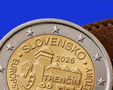 Slovenská národná banka uvádza do obehu pamätnú mincu Trenčín 2026
