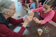 Múzeum tvorivo prepojilo svety seniorov a detí