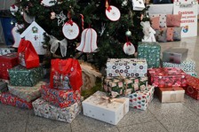 Remeselné vianočné trhy na Trenčianskej župe spájajú sviatočnú atmosféru s dobročinnosťou