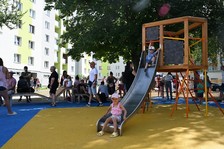 V Nemšovej sa tešia zo zrevitalizovaného vnútrobloku