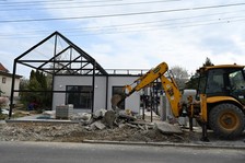 Zo starého kaštieľa sa onedlho presťahujú do nových bezbariérových domčekov