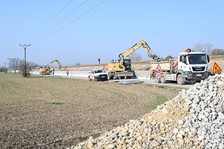 Výstavba predposledného úseku Vážskej cyklomagistrály napreduje rýchlym tempom