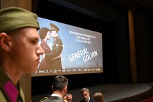 Film Generál Golian nahliada „pod uniformu“ a ukazuje hrdinu ako človeka
