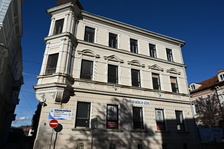 Všetky oddelenia knižnice pod jednou strechou