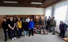 Žiaci opäť priniesli radosť klientom zariadenia sociálnych služieb v Slavnici