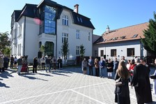 Z kaštieľa do rodinných domčekov
