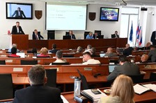 Poslanci schválili prvú zmenu rozpočtu, najviac financií pôjde do oblasti vzdelávania