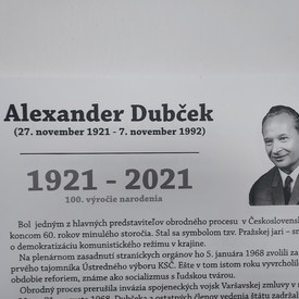 Mimoriadne rokovanie poslanci venujú Alexandrovi Dubčekovi