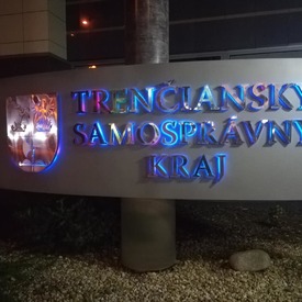 Na podporu autizmu sa župný úrad opäť rozsvieti na modro