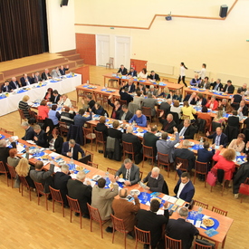 Takmer stovka primátorov a starostov z okolia stredného Považia  sa zišla v kultúrnom dome v Trenčianskych Stankovciach