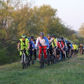 Tohtoročné vrcholy koruny už zdolala viac ako päťdesiatka bikerov 