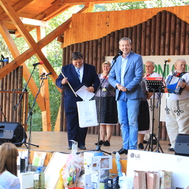 Tradičný hodový jarmok opäť zaplnil stupniansky amfiteáter; na hasičskej súťaži v Dohňanoch sa premiérovo predstavili i najmladšie hasičky