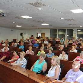 Úrad TSK zaplnili živou vravou a výnimočnou energiou: 130 seniorov z okresu Bánovce and Bebravou
