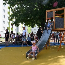 V Nemšovej sa tešia zo zrevitalizovaného vnútrobloku