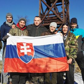 Členovia a priatelia Odboru mladej matice Veľké Hoste vystúpili na Pánsku Javorinu už siedmykrát