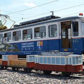 Historická električka oslavuje 110 rokov pravidelnej prevádzky, jej fungovanie už piaty rok podporuje aj Trenčianska župa