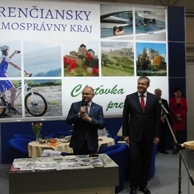 Na 4. ročník výstavy Region Tour Expo v Trenčíne prišla Trenčianska župa s novým výstavným stánkom a regionálnou kuchárkou „Od frištiku k večeri“