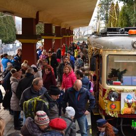 Trenčianska električka vyšla na koľaje prvýkrát v tomto roku s rekordným počtom cestujúcich